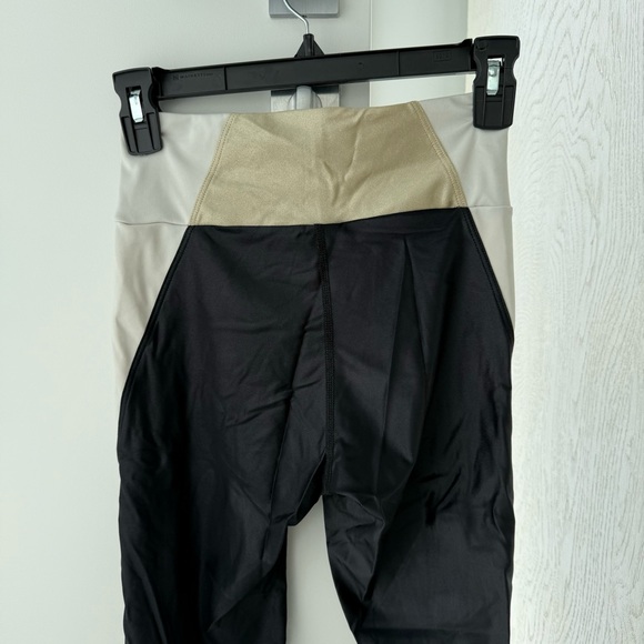HEROINE SPORT RACER LEGGINGS IVORY / BRUSHED GOLD / BLACK - Picture 5 of 13
